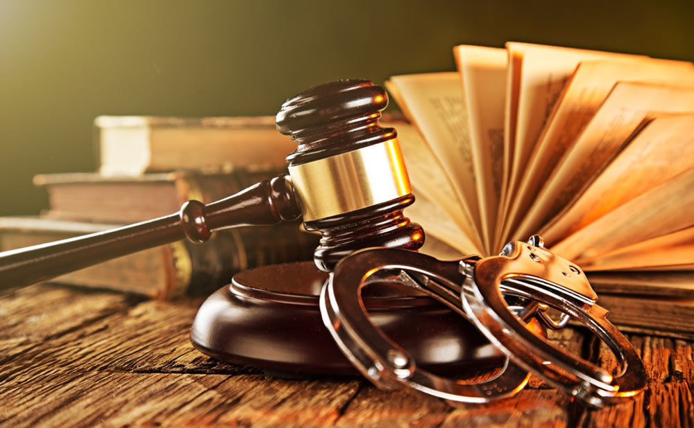 Diferencias clave entre el procedimiento civil y el penal en Chile